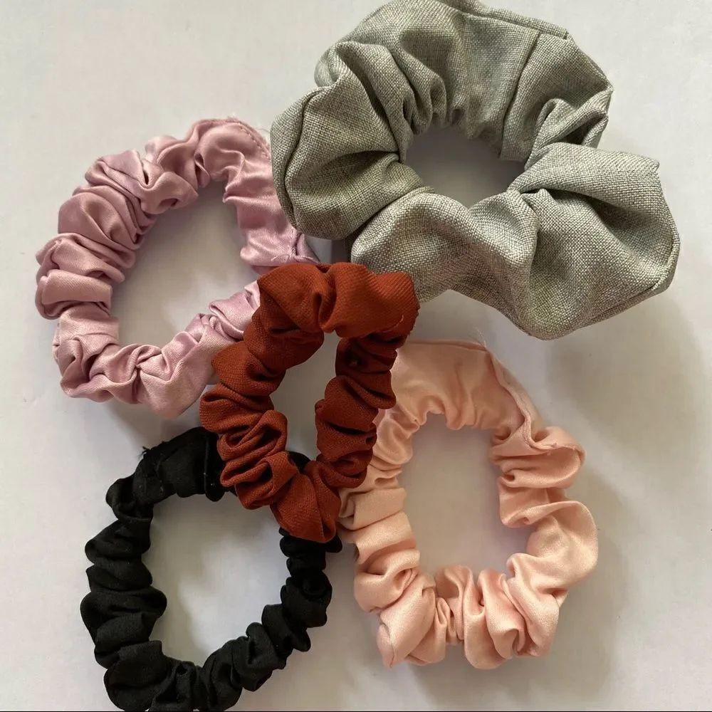 𝅺Set of 5 Scrunchies - Picture 2 of 2